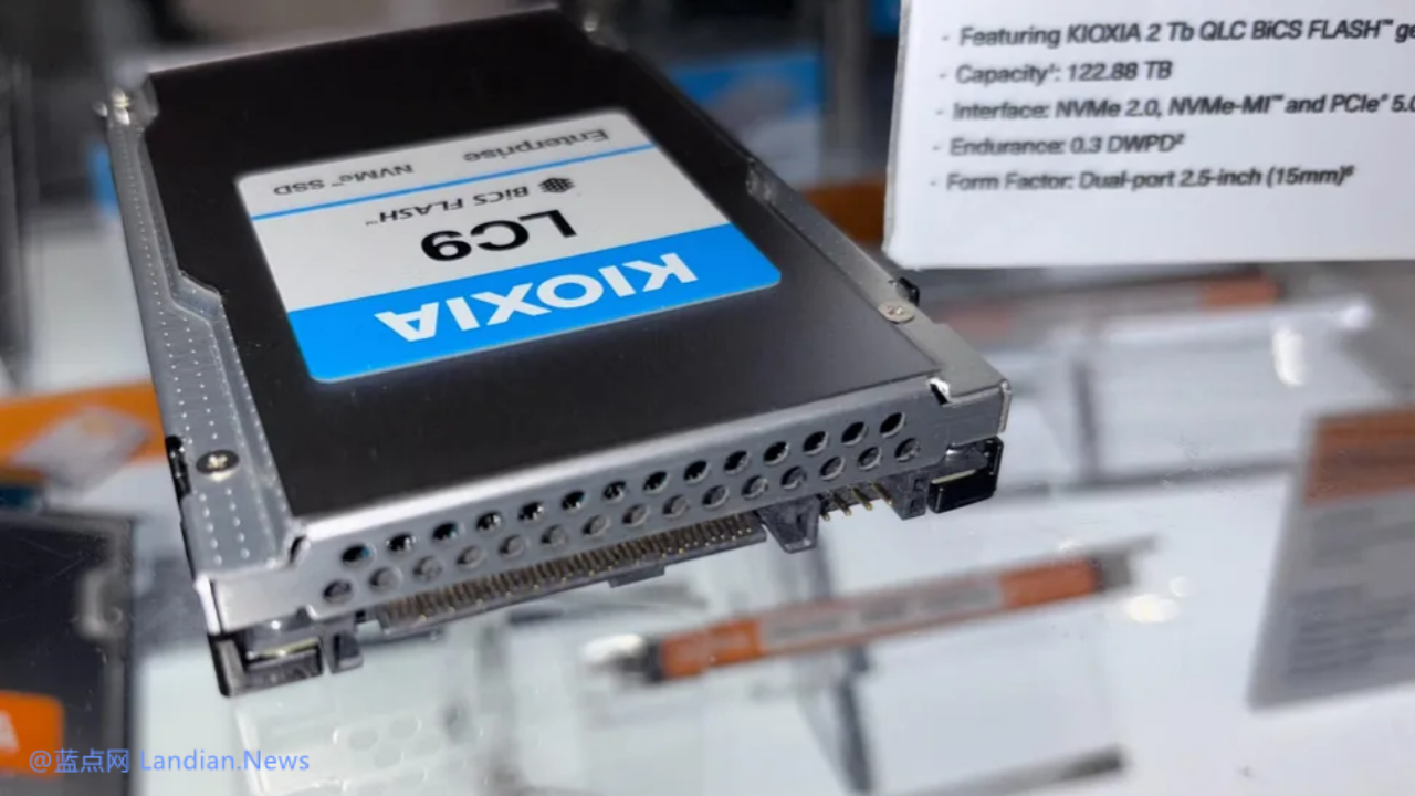 铠侠展示122.88TB数据中心级固态硬盘封装32个4TB QLC NAND闪存